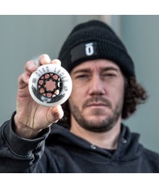 Undercover Nick Lomax riedučių ratukai